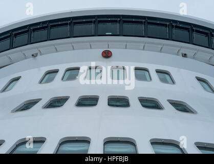 Traverser l'océan Atlantique Nord gris ardoise sur le paquebot Queen Mary 2 Banque D'Images