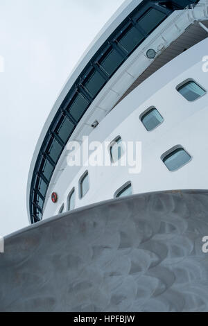 Traverser l'océan Atlantique Nord gris ardoise sur le paquebot Queen Mary 2 Banque D'Images