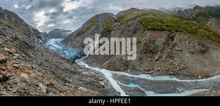 Langue du glacier avec la rivière glaciaire, de Franz Josef Glacier, West Coast, Southland, Nouvelle-Zélande Banque D'Images