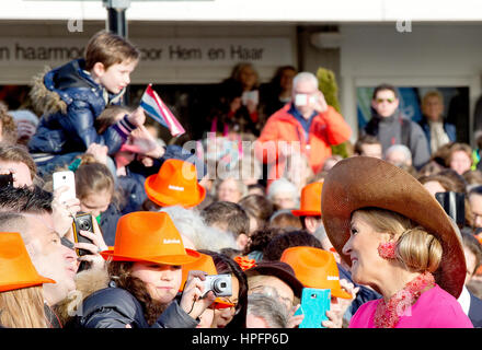 La Reine Máxima arrive à Krimpen aan den IJssel, le 21 février 2017, sur la visite de la région Krimpenerwaard Photo : Albert Nieboer / Pays-Bas / Point de vue - PAS DE SERVICE DE FIL - Photo : Pre/Albert Nieboer/Royal Appuyez sur Europe/dpa Banque D'Images