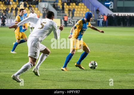 30 avril 2015 : Syam Ben Youssef Habib # 5 d'AFC Astra Giurgiu et Victor Astafei # 21 de d en action au cours de la Liga I Roumanie match de soccer entre d'ROU et AFC Astra Giurgiu ROU à 'Ilie Oana' Stadium, Ploiesti, Ploiesti, Roumanie ROU. Foto : Catalin Soare Banque D'Images