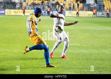 30 avril 2015 : Victor Astafei # 21 de d'arrière et William de Amorim # 21 d'AFC Astra Giurgiu en action au cours de la Liga I Roumanie match de soccer entre d'ROU et AFC Astra Giurgiu ROU à 'Ilie Oana' Stadium, Ploiesti, Ploiesti, Roumanie ROU. Foto : Catalin Soare Banque D'Images