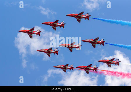 DAWLISH, Royaume-Uni - 23 août 2014 : la Royal Air Force flèches rouge l'équipe de démonstration de voltige volant à l'Airshow Dawlish Banque D'Images