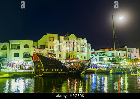 EL KANTAOUI, TUNISIE - 28 août 2015 : les déplacements sur les galions pirates sont attraction touristique populaire sur la côte tunisienne, ce qui fait que ces navires peuvent être trouvés je Banque D'Images