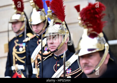 PARIS, FRANCE - Le 10 juin : l'Hôtel Matignon Garde républicaine d'honneur au cours d'une cérémonie d'accueil le 10 juin 2016 à Paris. Matignon est le fonctionnaire resid Banque D'Images