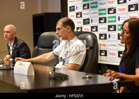 Slaven Bilic le Premier Manager de l'équipe de West Ham United lors de la conférence de presse de la fin de la partie- l'UEFA Europa League 3ème tour de qualification Deuxième étape - Astra Giurgiu vs West Ham Utd - Stadionul Marin Anastasovici - Giugiu - Roumanie - 6 août 2015 - Photo : Cronos/Catalin Soare Banque D'Images