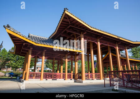 Pavillon de style pagode dans Ping Tom Memorial Park dans le quartier de Chinatown de Chicago. Banque D'Images