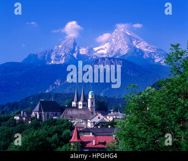 La ville de Berchtesgaden et la montagne Watzmann, Bavière, Allemagne Banque D'Images