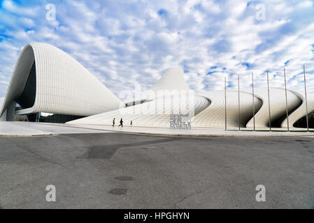 Baku, Azerbaïdjan - 11 septembre 2016 : Fondation Heydar Aliyev est un centre de 57 500 m2. Le Centre dispose de salle de conférence, galerie hall et musée. Il ouvre ses portes le 10 M Banque D'Images