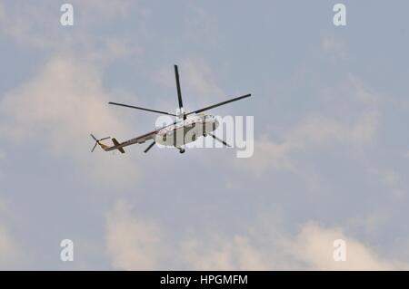 L'hélicoptère Mi-8 du gouvernement polonais (Ми-8). © Pawel M. Mikucki Banque D'Images