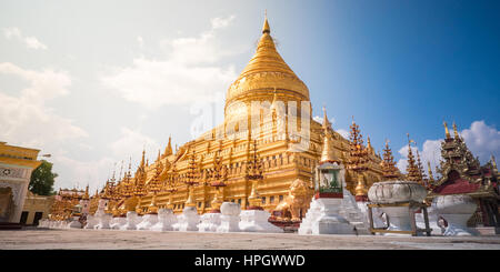 La Pagode Shwezigon au Myanmar Banque D'Images