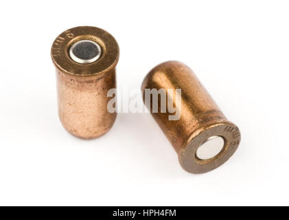 Balles 9mm isolé sur fond blanc Photo Stock - Alamy