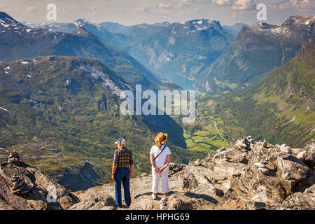 Point de vue de Dalsnibba, en arrière-plan Le Geirangerfjord, More og Romsdal (Norvège) Banque D'Images