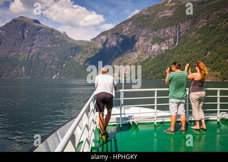 Ferry entre Geiranger et Hellesylt, Geirangerfjord, More og Romsdal (Norvège) Banque D'Images