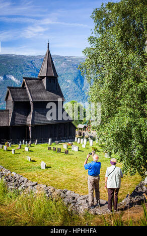 Église urnes à Lustrafjord, fjord fjord de Sogn branche de la plus ancienne de l'Europe, l'église, de Fjordane Sogn, Norvège, Europe. Banque D'Images