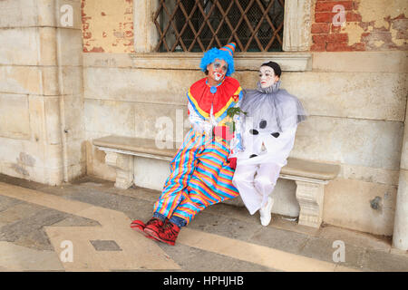 Venise, Février 2017 : les gens costumés lors du célèbre Carnaval de Venise , le février 2017 à Venise, Italie Banque D'Images