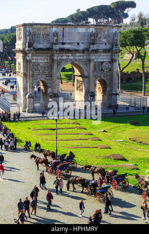 Arco de Constantino, l'Arc de Triomphe construit par les sénateurs dans AD315, située sur la Via Triumphalis, entre la colline du Palatin et le Colisée est Ro Banque D'Images