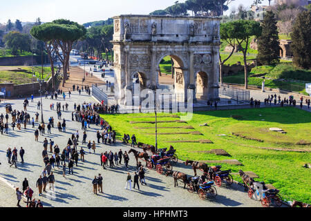 Arco de Constantino, l'Arc de Triomphe construit par les sénateurs dans AD315, située sur la Via Triumphalis, entre la colline du Palatin et le Colisée est Ro Banque D'Images