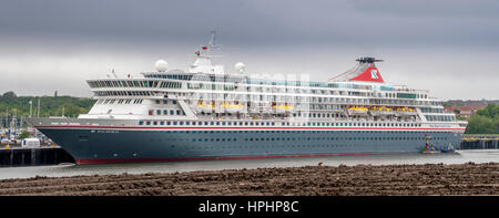 Le MV Balmoral est la plus grande des quatre navires de croisière appartenant et exploités par Fred Olsen Cruise Lines. Construit en 1988 Papenburg, Allemagne de l'Ouest. Port of Tyne Banque D'Images