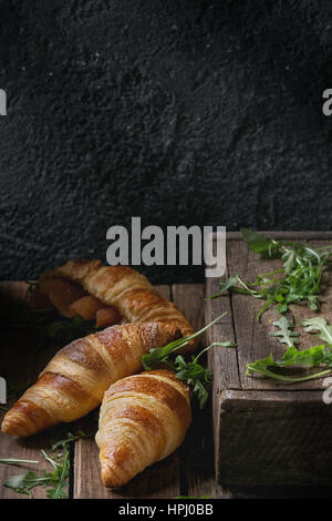 Un croissant avec du saumon Banque D'Images