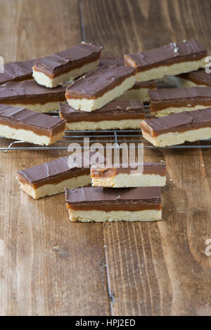 Sablés au caramel / millionnaires shortbread Banque D'Images