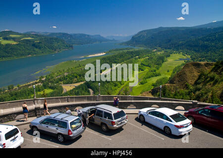 Un panorama à Crown Point le long de la rivière Columbia, dans l'autoroute historique du comté de Multnomah, Oregon, USA. Banque D'Images