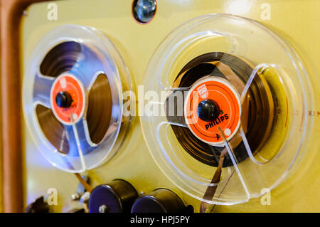 Philips à l'ancienne reel-to-reel tape player. Banque D'Images