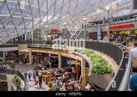 Terrasses d'or, centre commercial Zlote Tarasy, Varsovie, Pologne Banque D'Images