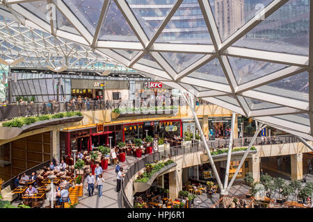 Terrasses d'or, centre commercial Zlote Tarasy, Varsovie, Pologne Banque D'Images