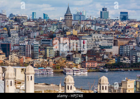 Voir à partir de la Mosquée de Suleymaniye vers la tour de Galata Banque D'Images