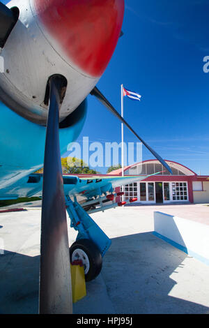 Playa Giron, Cuba - Janvier 27,2017 : Musée de la Baie des Cochons.Aircraft en face du musée consacrée à l'échec de l'invasion de 1961. Banque D'Images