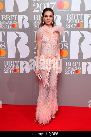 Natalia Vodianova participant à la Brit Awards à l'O2 Arena, Londres. Banque D'Images