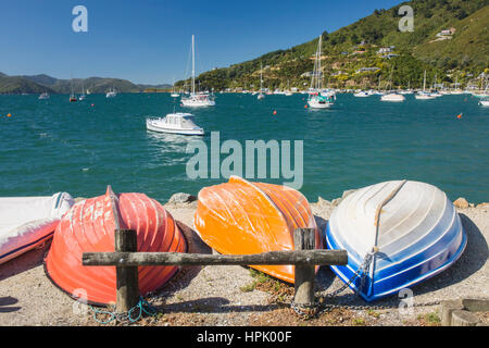 Picton, Marlborough, Nouvelle-Zélande. Tournée vers le haut en couleur à la baie Bateaux Waikawa, Queen Charlotte Sound. Banque D'Images