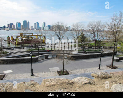 Battery Park, vue de l'Irish Hunger Memorial, à proximité du World Trade Centre Banque D'Images