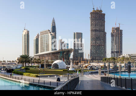 Dubaï, Émirats arabes unis - NOV 27, 2016 : Le nouvel opéra de Dubaï dans le centre-ville de zone de développement. Emirats Arabes Unis, Moyen Orient Banque D'Images
