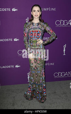 21 février 2017 - Los Angeles, CA, United States - 21 février 2017 - Los Angeles, Californie - Lily Collins. 19e CDGA Costumiers Guild Awards qui a eu lieu au Beverly Hilton. Crédit photo : AdMedia (crédit Image : © AdMedia via Zuma sur le fil) Banque D'Images