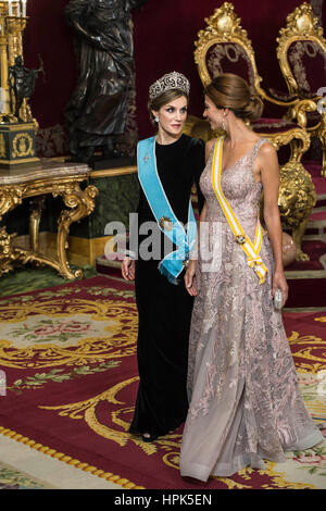 Madrid, Espagne. Feb 22, 2017. Le roi Felipe, Letizia Queen, l'Argentine le président Mauricio Macri et son épouse Juliana Awada assister à un dîner de gala au Palais Royal de Madrid, Espagne, le 22 février 2017. Credit : MediaPunch Inc/Alamy Live News Banque D'Images