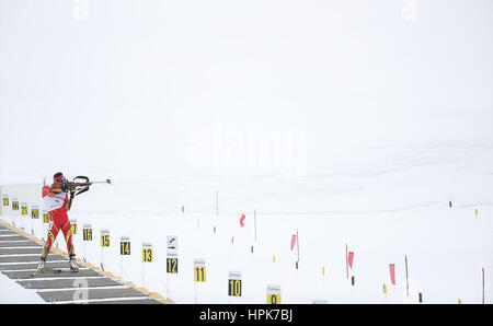 Sapporo, Japon. Feb 23, 2017. Tang de la Chine au cours de la concurrence Jinle men's 10km sprint du biathlon au Sapporo 2017 Jeux Asiatiques d'hiver à Sapporo, Japon, le 23 février 2017. Credit : Liao Yujie/Xinhua/Alamy Live News Banque D'Images