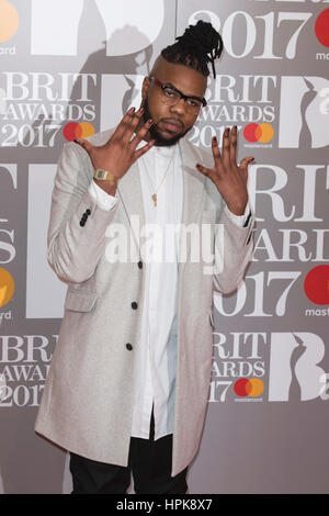 Londres, Royaume-Uni. 22 février 2017. MNEK. Tapis rouge pour les arrivées 2017 BRIT Awards à l'O2 Arena. © Bettina Strenske/Alamy Live News Banque D'Images