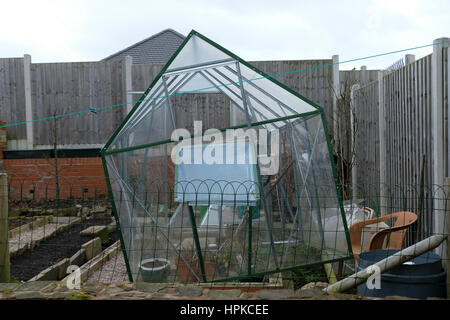 Pierre Tournier, West Midlands Uk, Jeudi 23 Février 2017 : UK Weather.Dommage à une serre causées par l'Orage Doris © Paul Rogerson / Alamy live news Banque D'Images