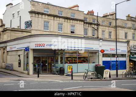 Un magasin Tesco Express sur Whiteladies Road à Bristol. Banque D'Images