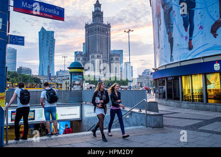 Plac Defilad square, au coin de la rue Marszalkowska à Al.Jerozolimskie street, Varsovie, Pologne Banque D'Images