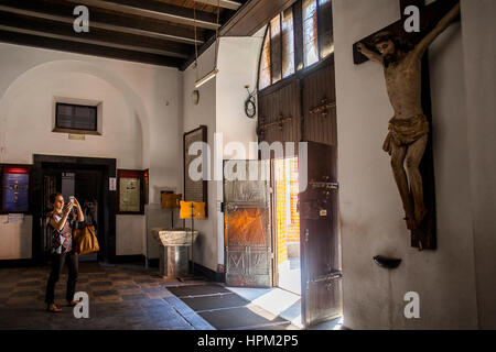 Entrée principale, la Basilique Cathédrale du Martyre de saint Jean le Baptiste, Varsovie, Pologne Banque D'Images