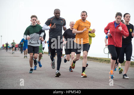 Sur Aberdeen ParkRun Esplanade - un fun run hebdomadaire organisé par des bénévoles Banque D'Images