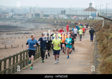 Sur Aberdeen ParkRun Esplanade - un fun run hebdomadaire organisé par des bénévoles Banque D'Images