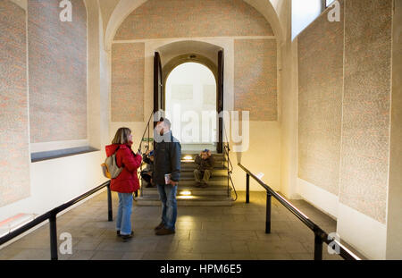 Synagogue Pinkas. Est dédié à des victimes juives de l'Holocauste de Bohême et Moravie ; leurs noms sont inscrits sur les murs.Musée juif. Banque D'Images