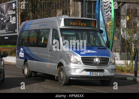 STAGECOACH SUD-EST PEU SOUVENT & MERCEDES BENZ SPRINTER CITY 45 MINIBUS Banque D'Images