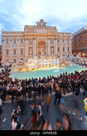 La fontaine de Trevi à Rome, Italie, 17 mars 2016 © Crédit Fabio Mazzarella/Sintesi/Alamy Stock Photo Banque D'Images