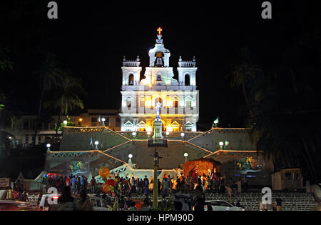 L'historique de Notre Dame de l'Eglise de l'Immaculée Conception à Panjim décoré et illuminé durant la saison de Noël et du Nouvel An. Banque D'Images