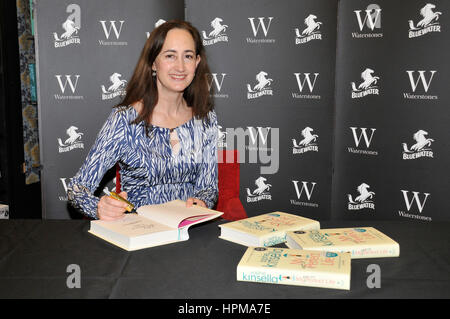 Bluewater, Kent, UK. 18 février 2017. Sophie Kinsella Madeleine Wickham (Sophie) à une signature de son nouveau livre 'Ma vie pas si parfait'. Banque D'Images